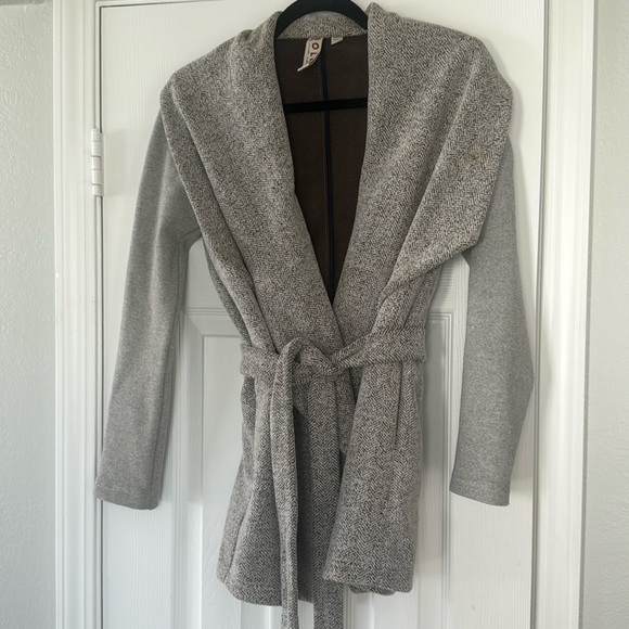 Dolan size small wrap in great condition - Picture 3 of 6